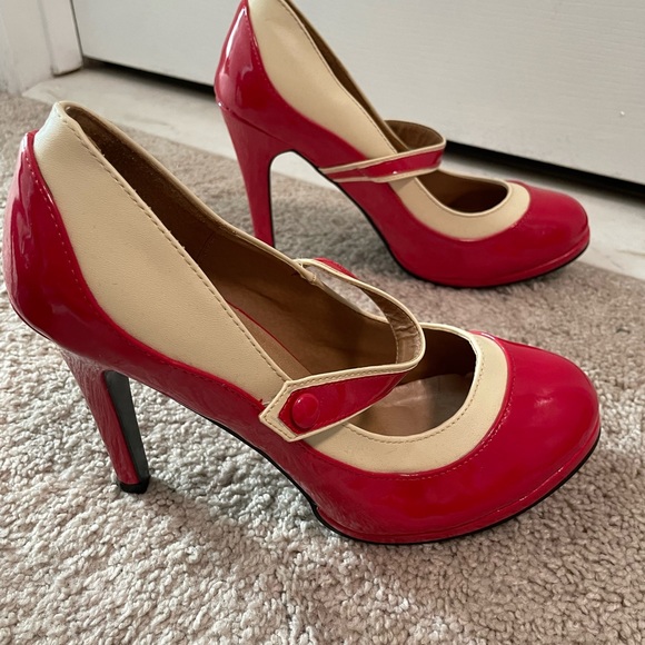 Red and cream vintage inspired high heel pumps - Picture 3 of 5